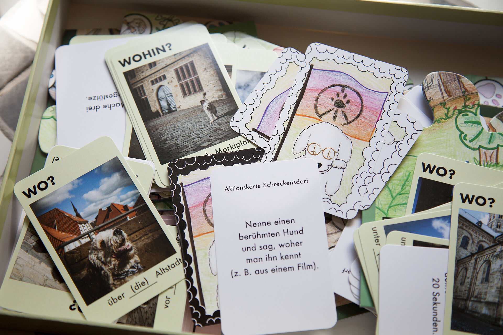 Spielkarten aus dem Friedensdoodlespiel.