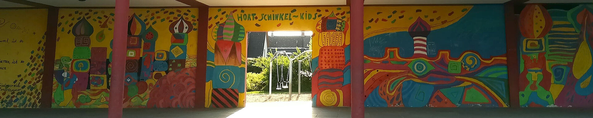Toreingang zum Gartens des Hortes Schinkelkids